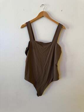 NWOT nuuds mocha Women's Square Neck Bodysuit Size XL  slimming